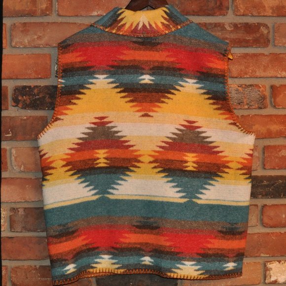 Southwestern Blanket Fleece VEST Sleeveless Coat Metal Etched Buttons L - Picture 2 of 3